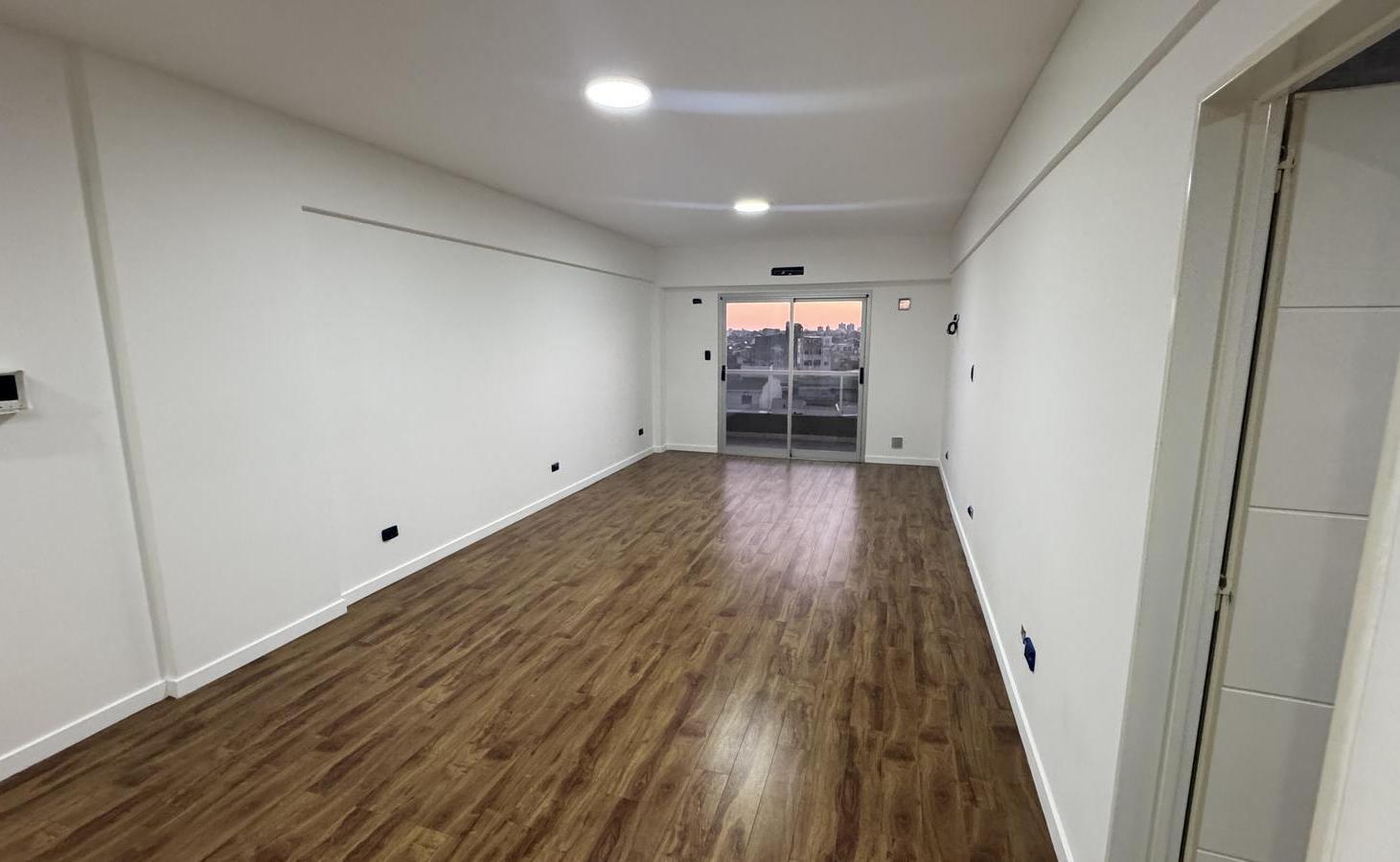 Dpto en Alquiler-  Monoambiente - Muy amplio 43m2 - Luminoso - Ciudadela
