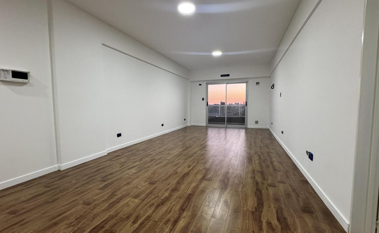 Foto de Dpto en Alquiler- Monoambiente - Muy amplio 43m2 - Luminoso - Ciudadela, imagen 1