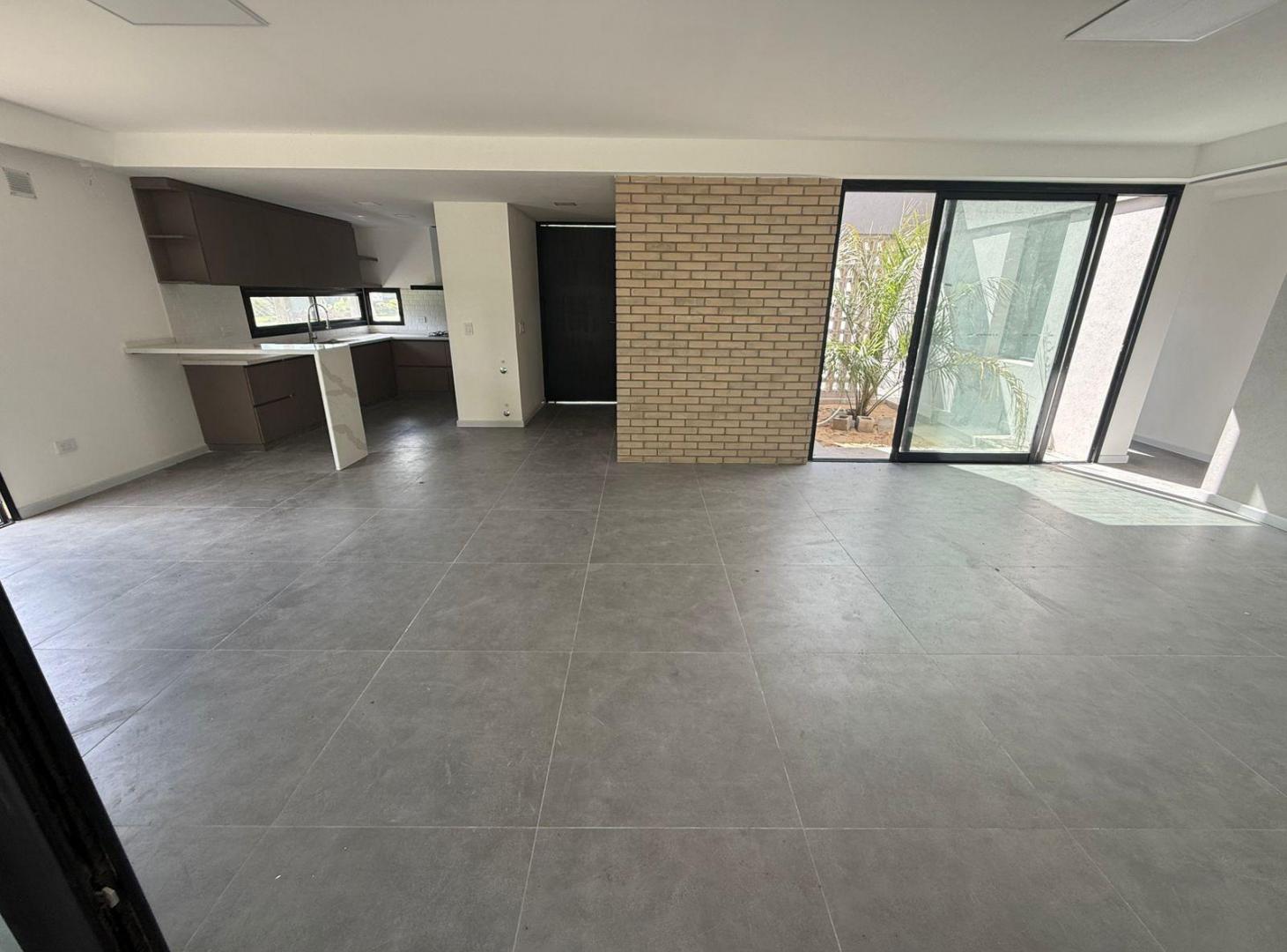 Foto de Alquilo - Casa 4 ambientes a estrenar, con quincho y pileta - Lagos san, imagen 2