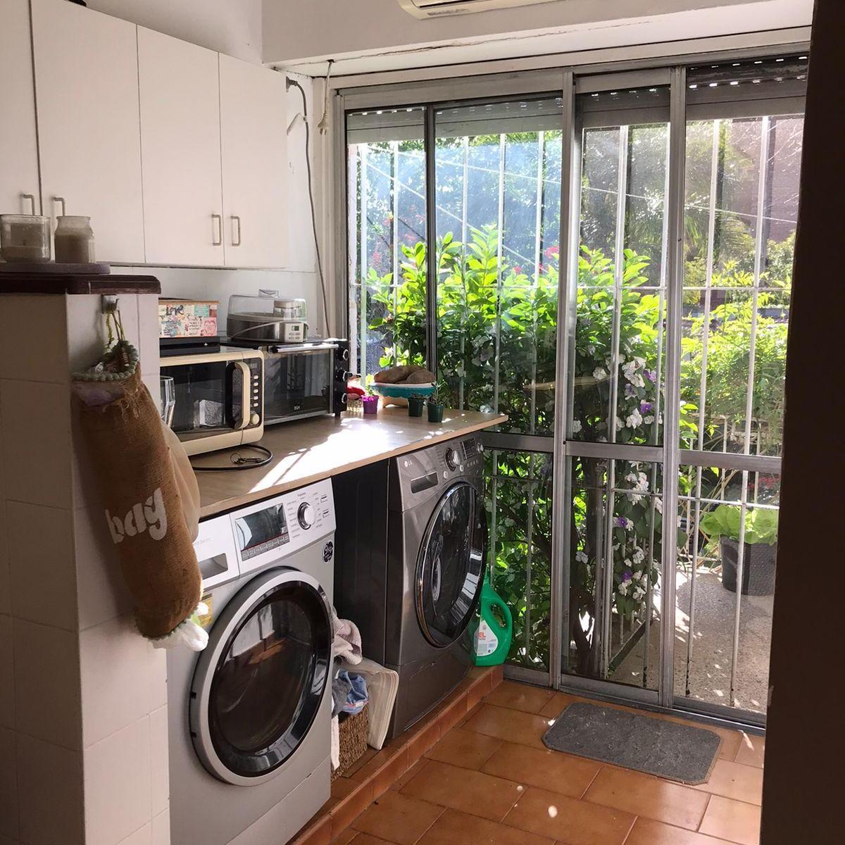 Excelente Casa en Dos Plantas con Jardin y Piscina 4