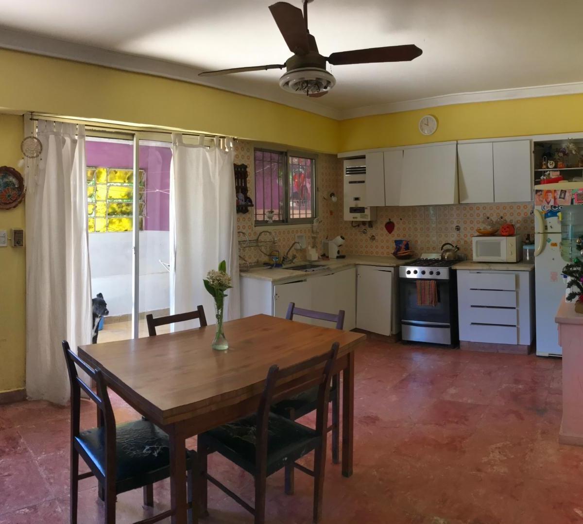 Dos Casas Sobre un Lote de 387 m² a m de Av Italia 1