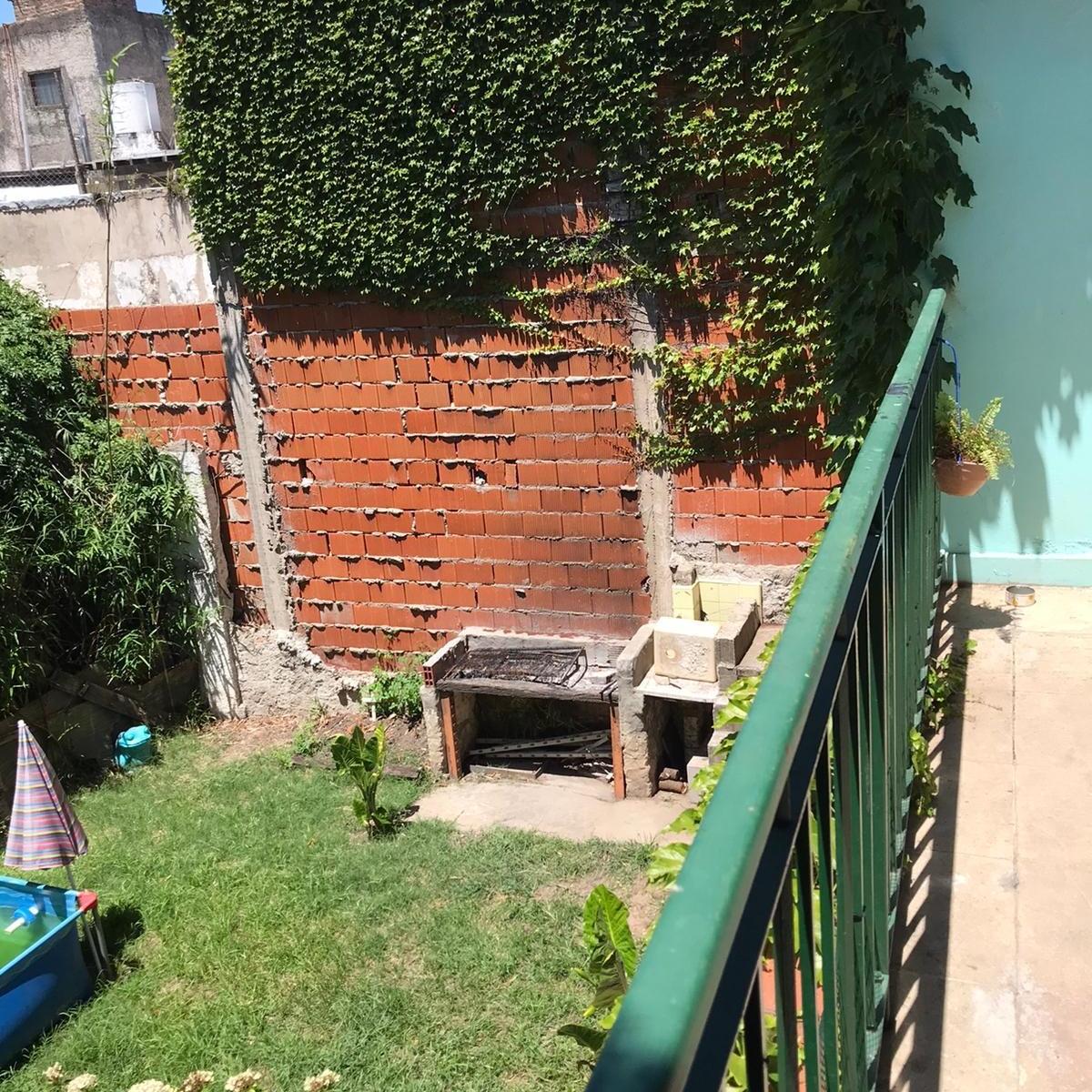 Dos Casas Sobre un Lote de 387 m² a m de Av Italia 5