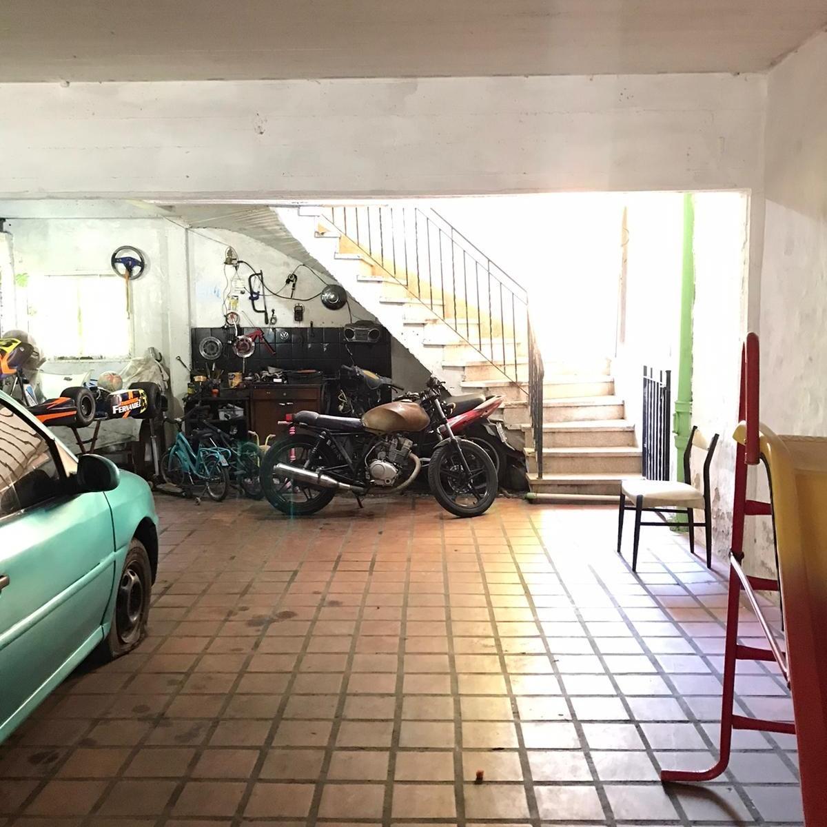 Dos Casas Sobre un Lote de 387 m² a m de Av Italia 4