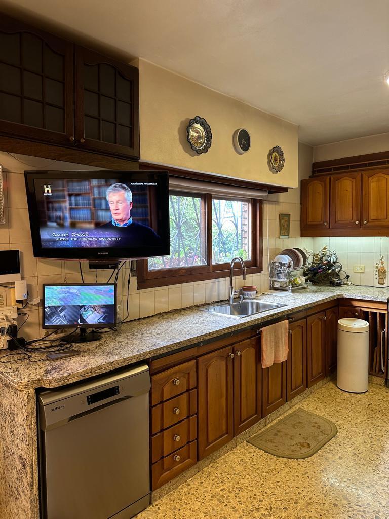 Foto de EXCELENTE CASA EN DOS PLANTAS GARAGE, JARDIN , PILETA, imagen 2
