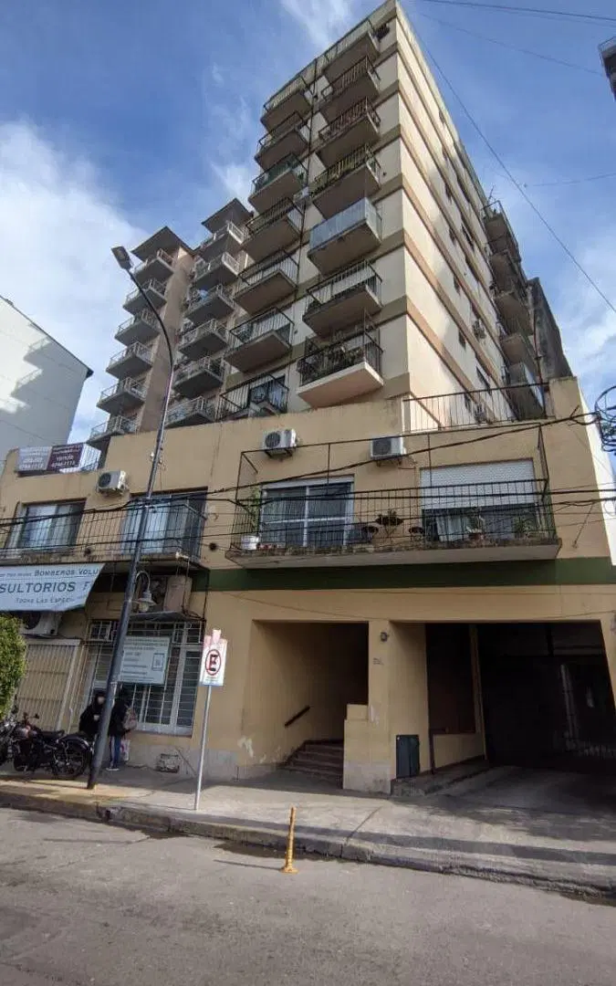 Departamento de 3 Ambientes 5º piso Sobre Calle Sarmiento 2