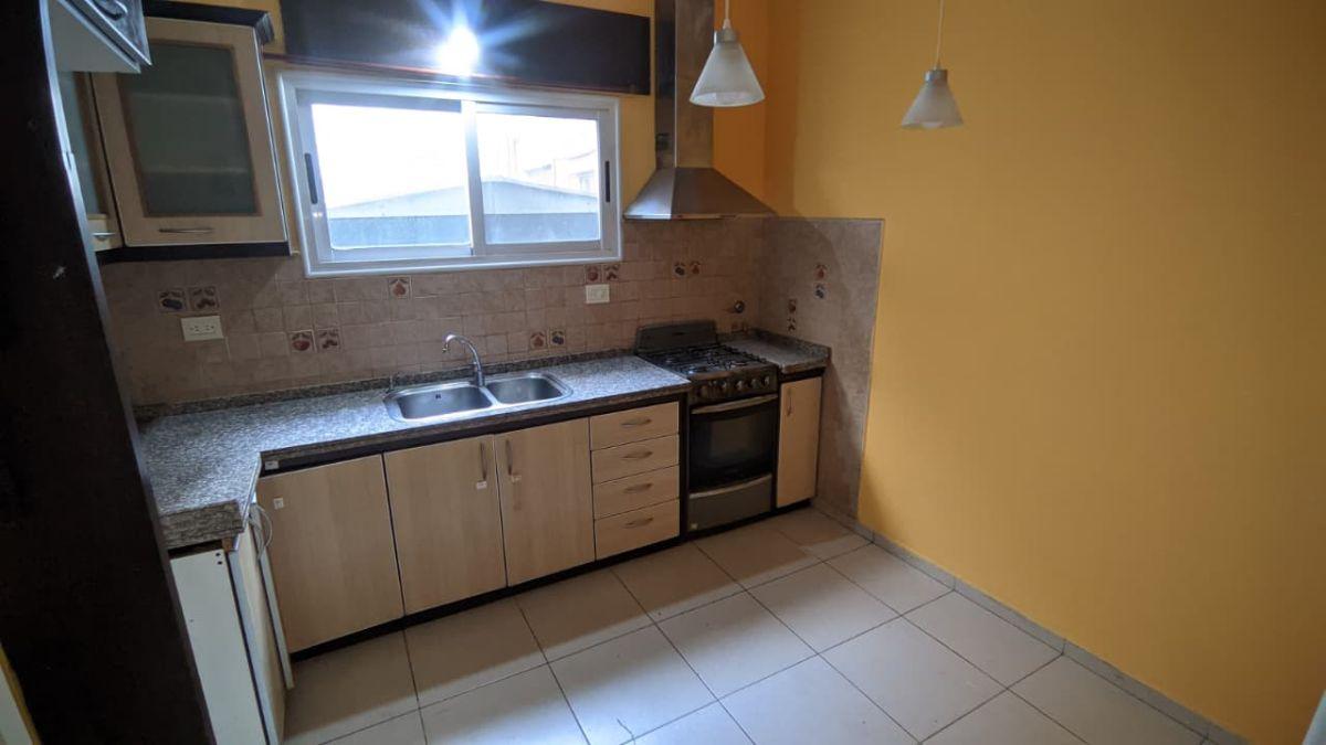 Foto de PH 3 AMBIENTES EN ALQUILER – USO PROFESIONAL – AV. CAZÓN, imagen 2