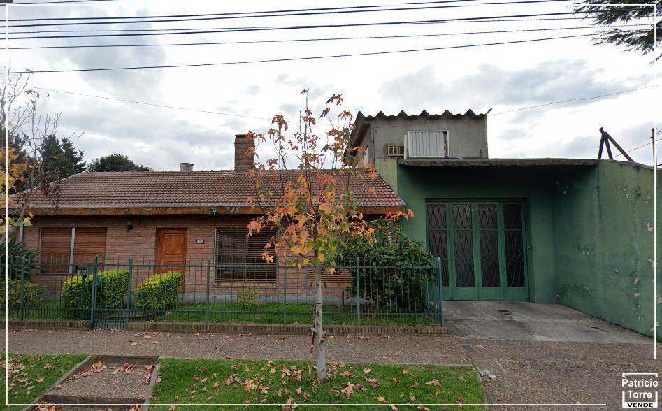 CASA EN VENTA CON GALPON BALLESTER