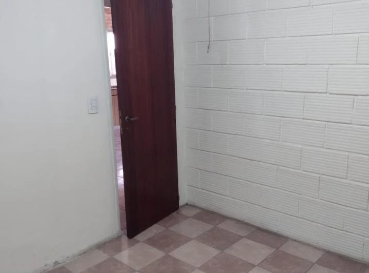 PH de tres ambientes al frente con patio y cochera. Villa Ballester 5