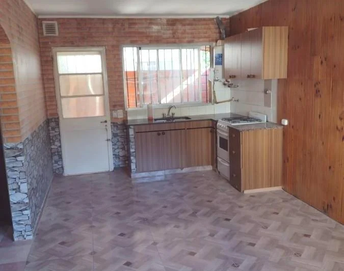 PH de tres ambientes al frente con patio y cochera. Villa Ballester 2