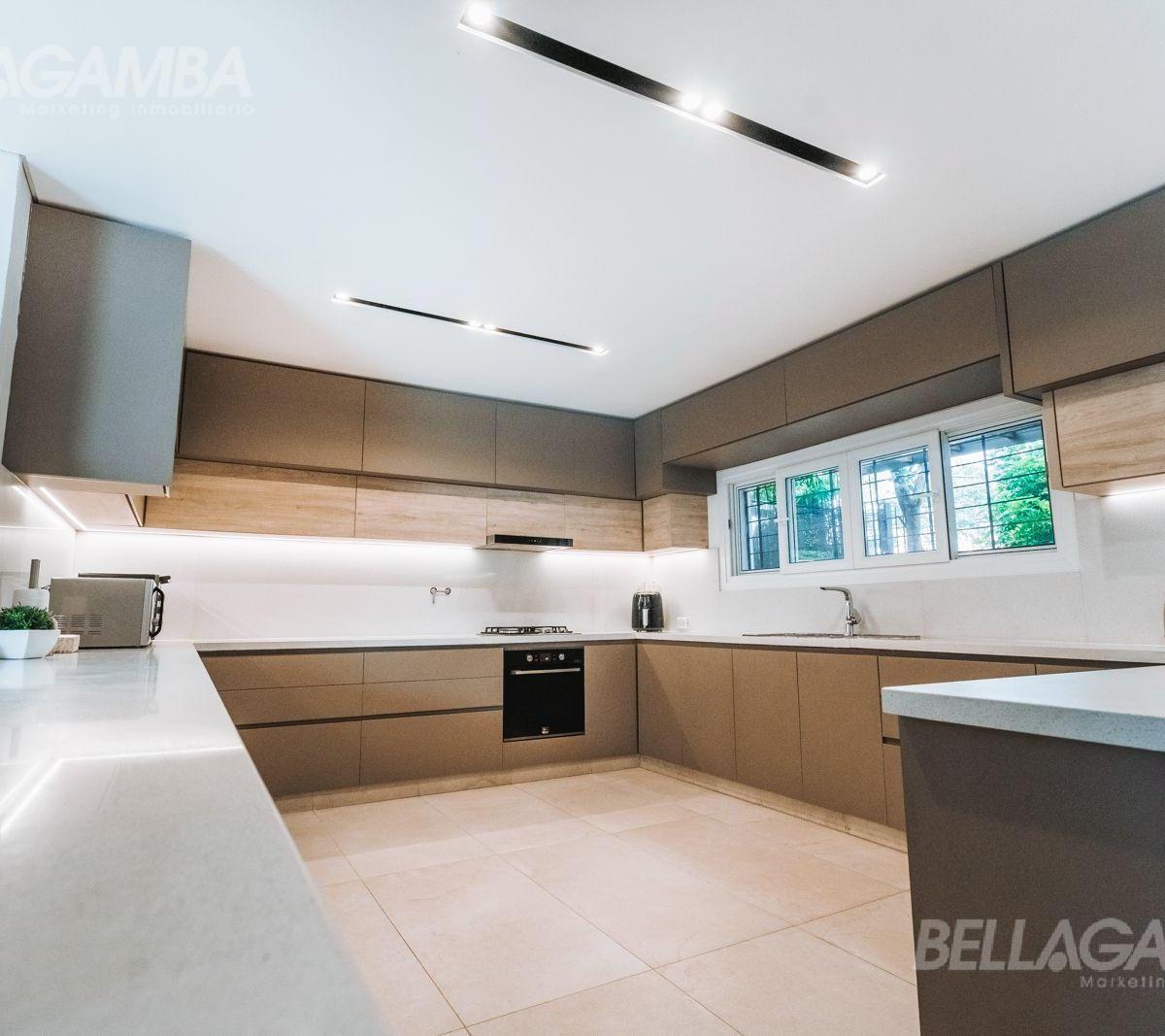 Casa Venta La Lucila 10 Ambientes Cochera Piscina Sotano 3