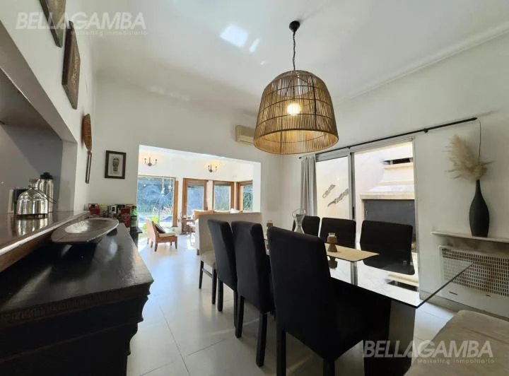 CASA VENTA 6 AMBIENTES EN VICENTE LÓPEZ JARDÍN Y PILETA 5
