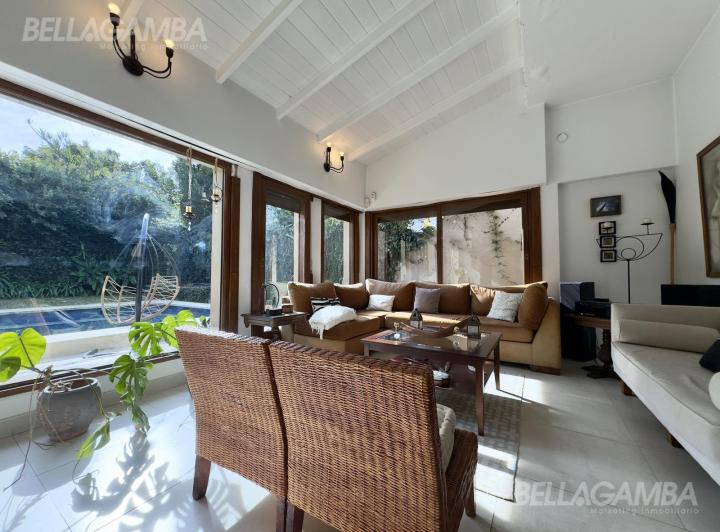CASA VENTA 6 AMBIENTES EN VICENTE LÓPEZ JARDÍN Y PILETA 2