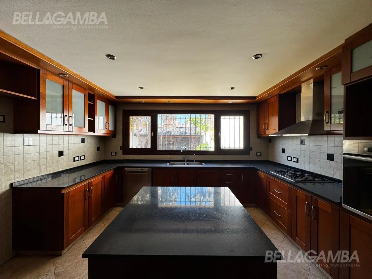 CASA VENTA MARTINEZ 5 AMBIENTES JARDIN APTO CREDITO 5