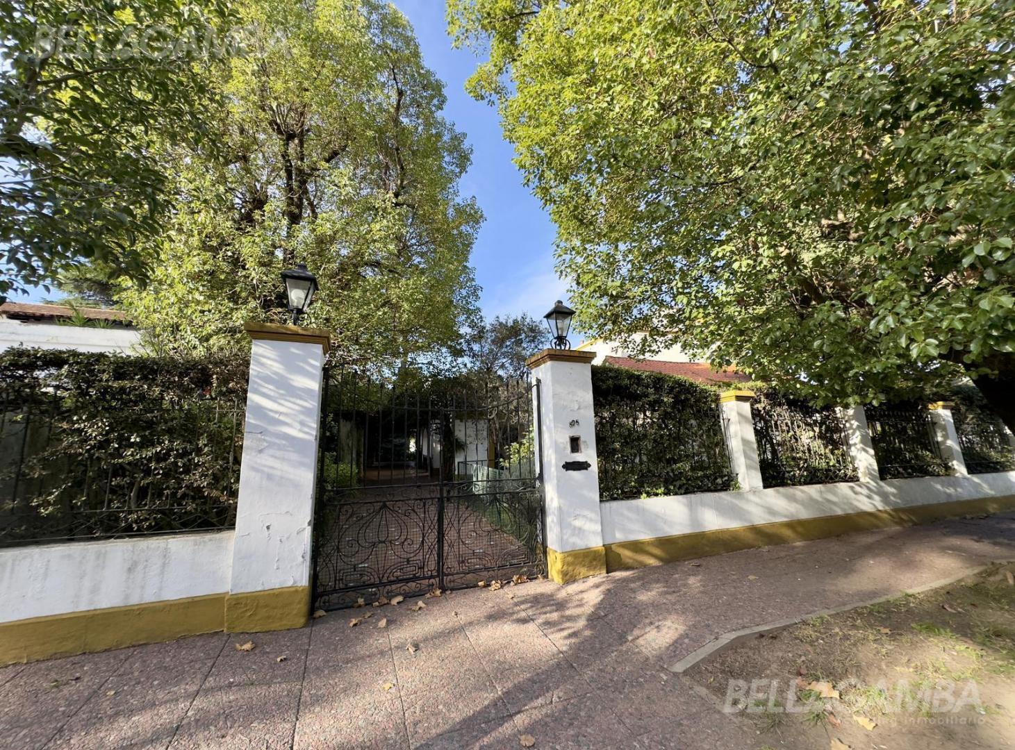 CASA VENTA VICENTE LOPEZ 7 AMBIENTES JARDIN PILETA