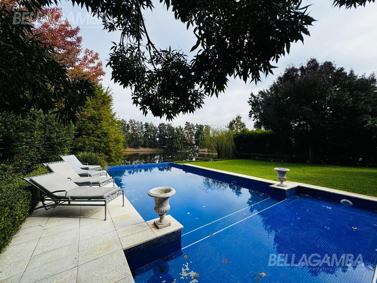 CASA VENTA NORDELTA 8 AMBIENTES JARDIN PISCINA