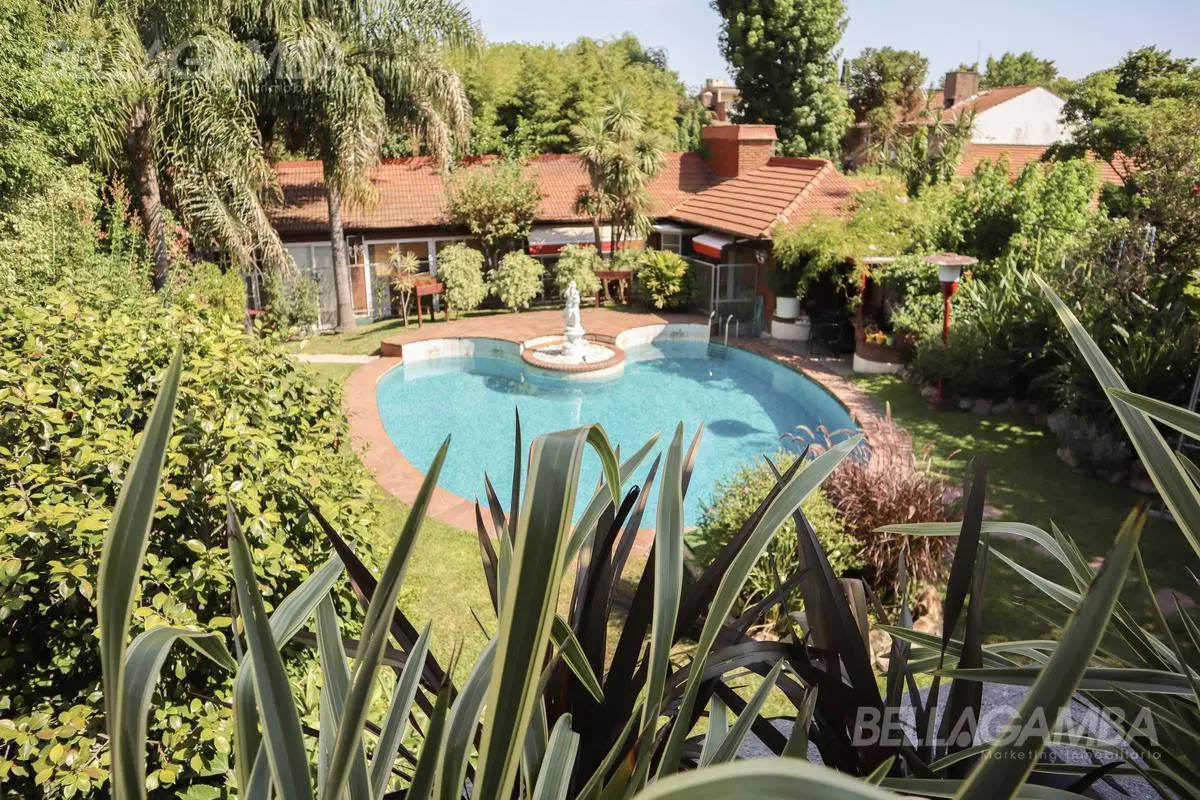 CASA VENTA FLORIDA 8 AMBIENTES JARDIN PISCINA 4