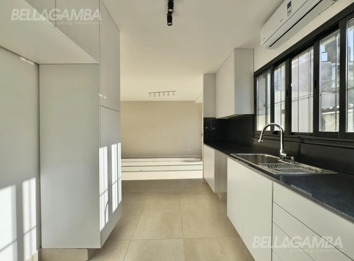 CASA VENTA OLIVOS 5 AMBIENTES COCHERAS PILETA 5