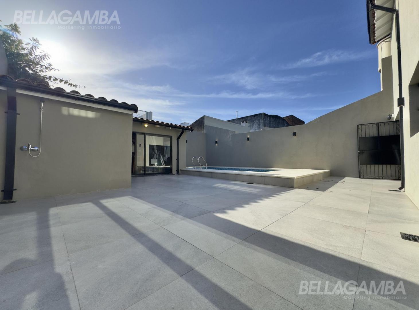 CASA VENTA OLIVOS 5 AMBIENTES COCHERAS PILETA