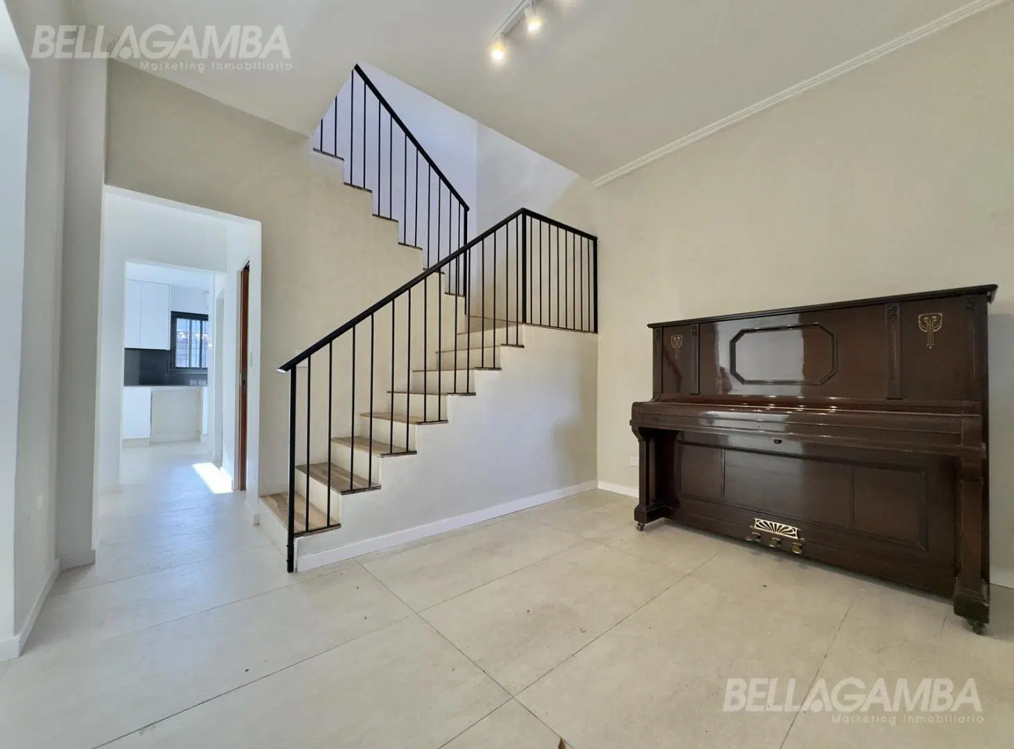 CASA VENTA OLIVOS 5 AMBIENTES COCHERAS PILETA 2