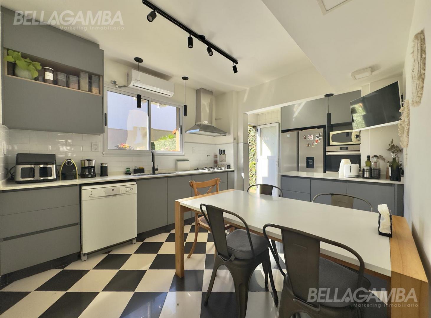 Foto de CASA VENTA 5 AMB FLORIDA JARDÍN QUINCHO PILETA, imagen 3