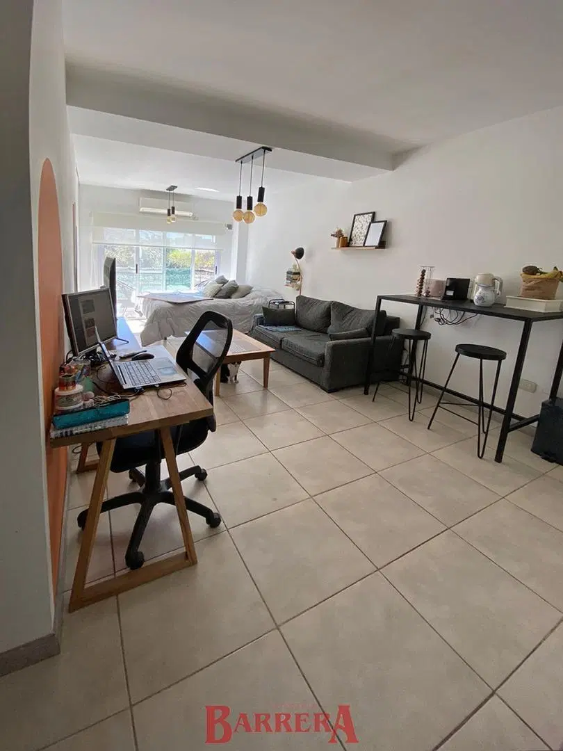 Departamento MUY luminoso en venta 3
