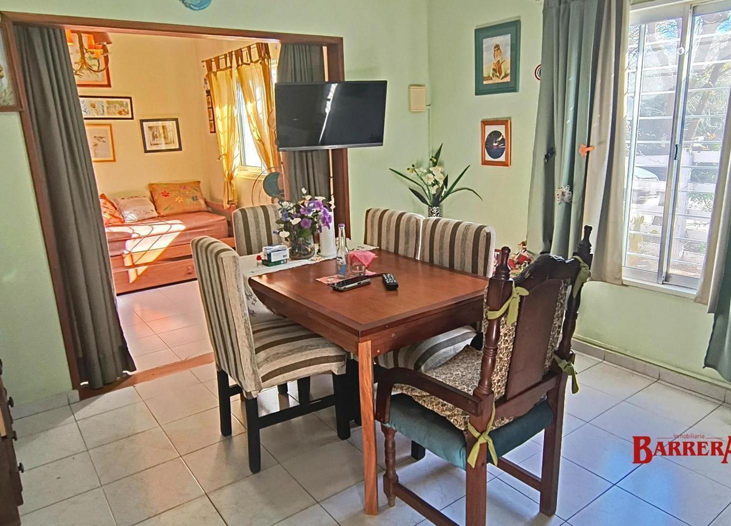 Casa en excelente estado, 3 ambientes, gas natural, jardín