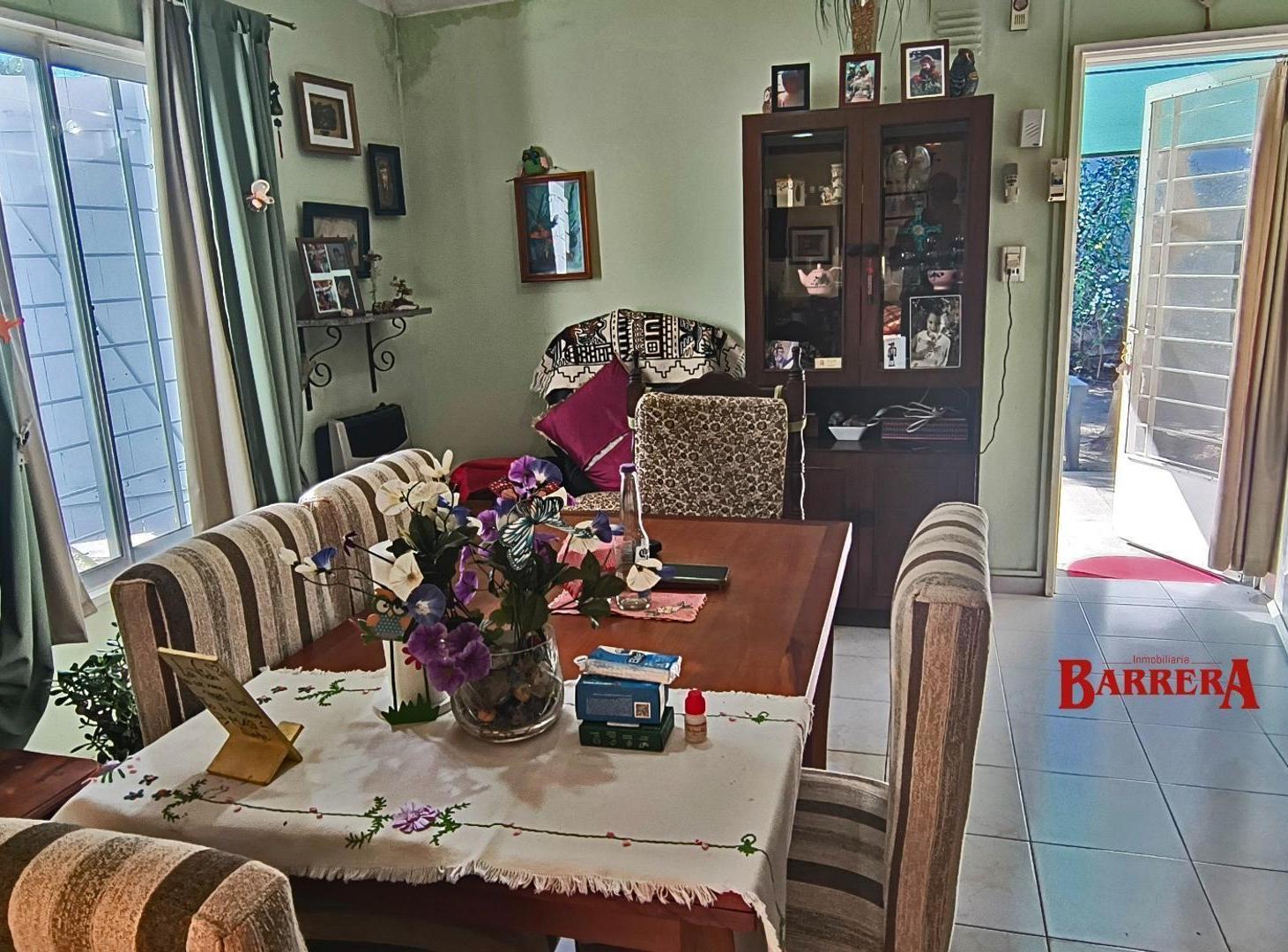 Foto de Casa en excelente estado, 3 ambientes, gas natural, jardín, imagen 2