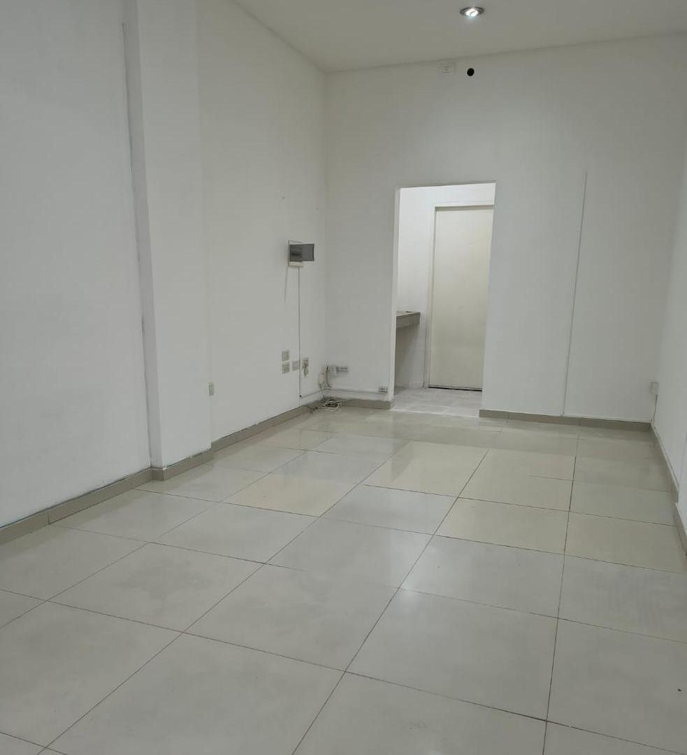 Foto de Alquiler Local comercial Chacabuco 84 Banfield, imagen 3