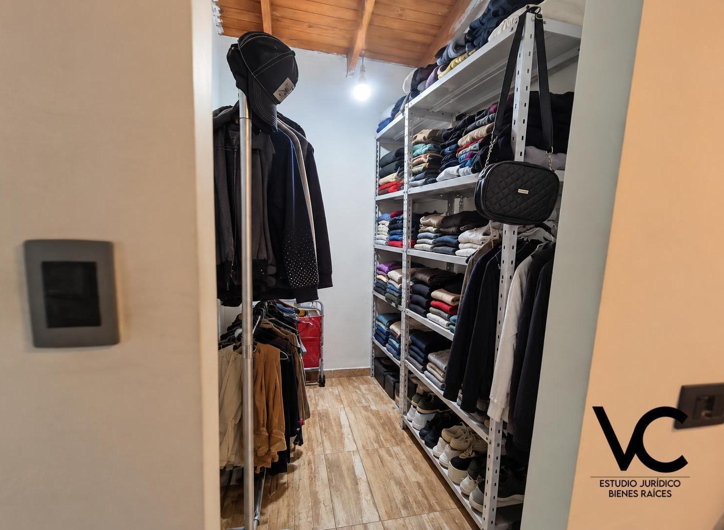 Foto de Venta - Casa De 4 Ambientes Con Suite, Vestidor, Cochera, Patios Y, imagen 5