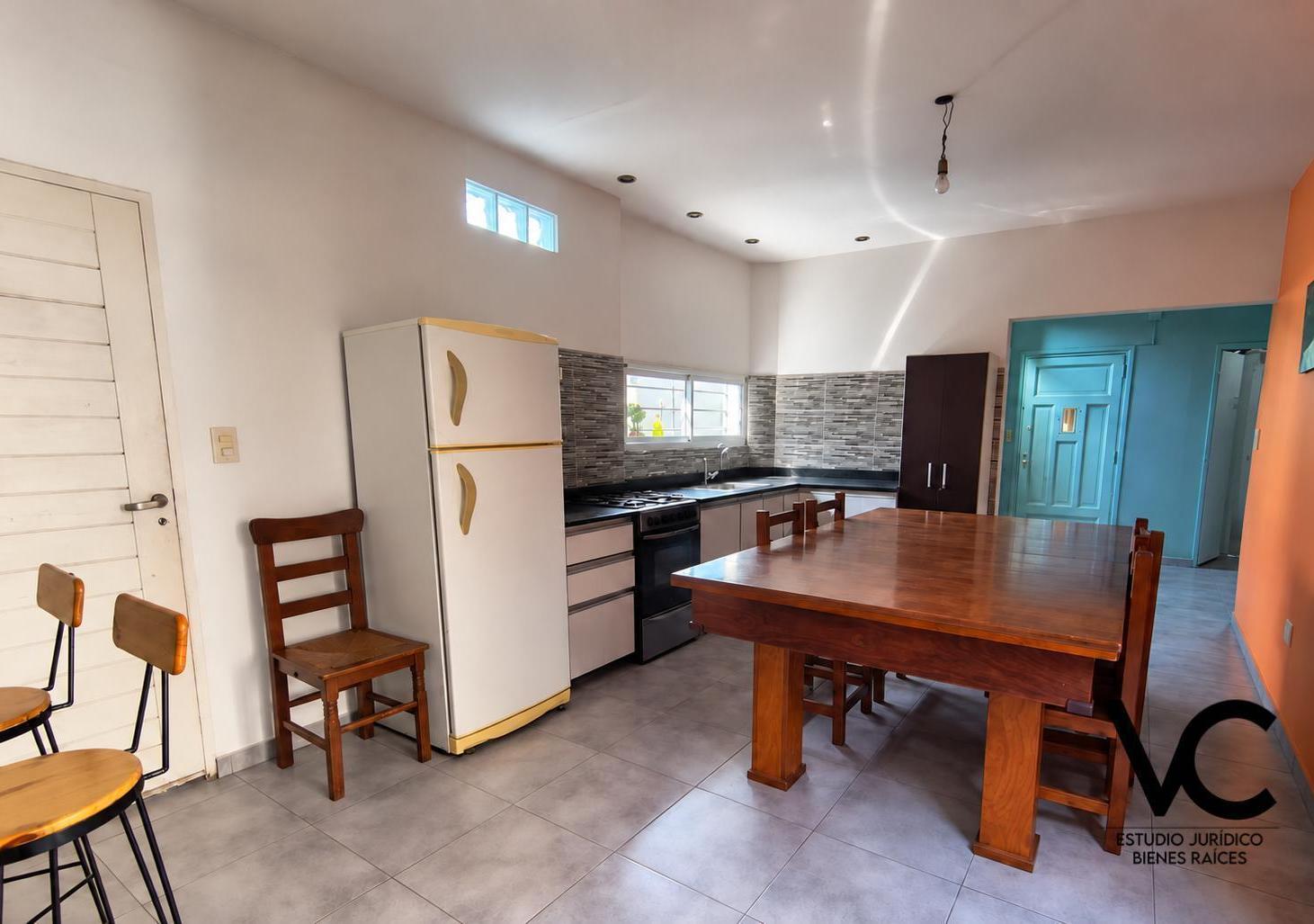 Foto de Venta - Casa De 4 Ambientes Con Suite, Vestidor, Cochera, Patios Y, imagen 3