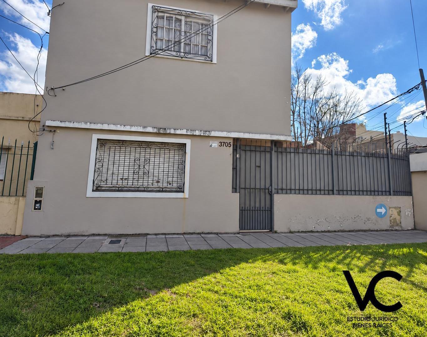 Foto de Venta - Casa De 4 Ambientes Con Suite, Vestidor, Cochera, Patios Y, imagen 1