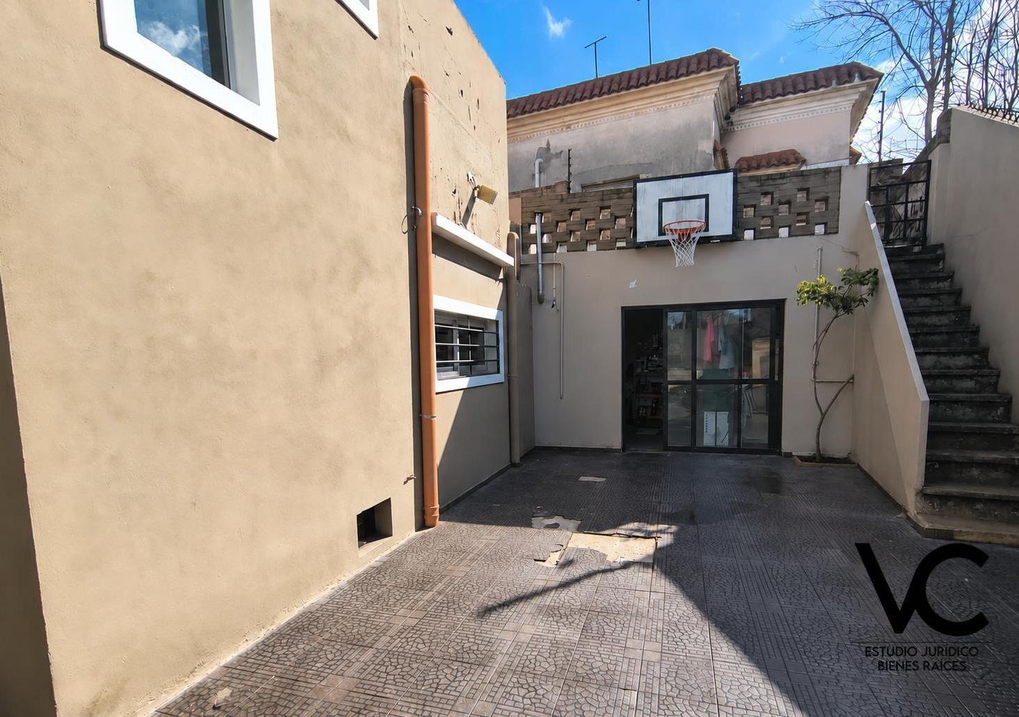 Foto de Venta - Casa De 4 Ambientes Con Suite, Vestidor, Cochera, Patios Y, imagen 2