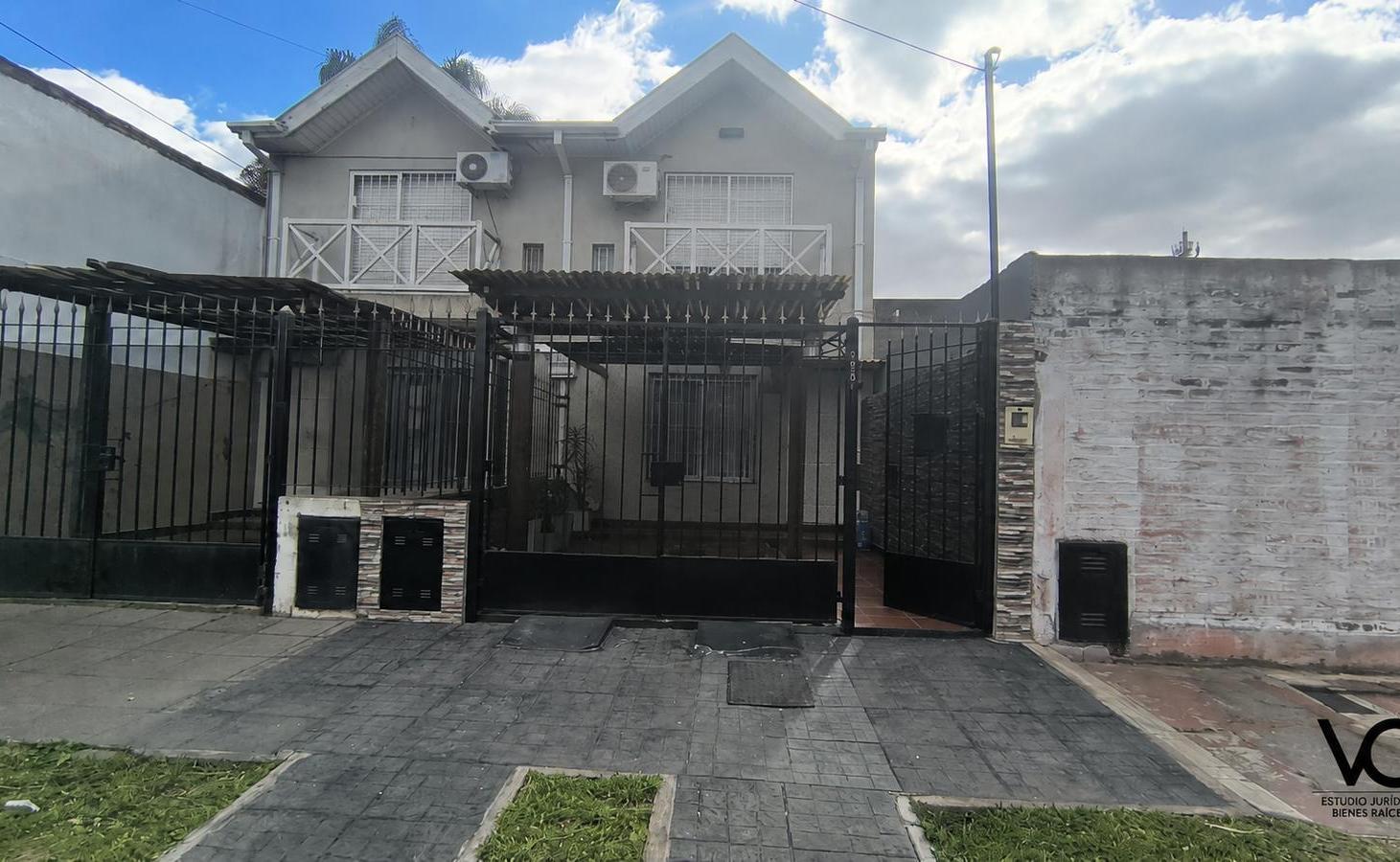 Foto de PH en Lanús, imagen 1