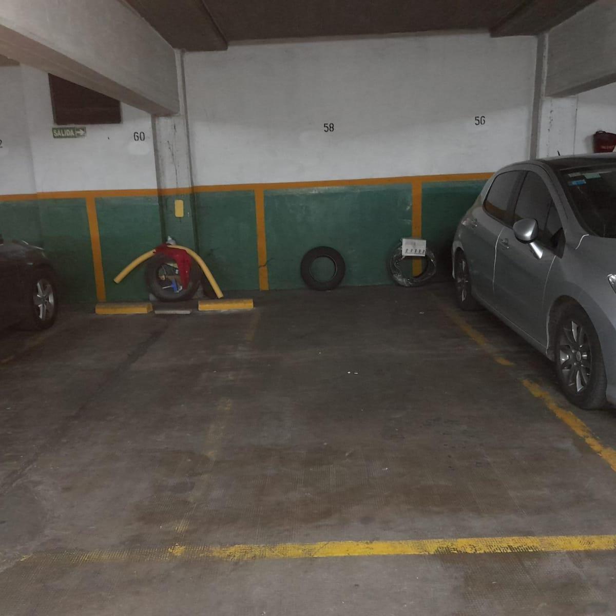 OPORTUNIDAD!!! 3 COCHERAS FIJAS CUBIERTAS