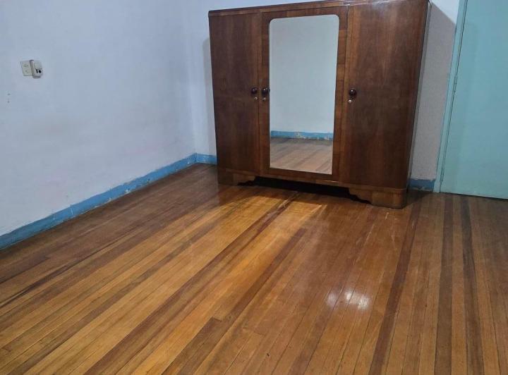 MUY BUENA CASA LOTE PROPIO. IDEAL VIVIENDO Y TALLER O DEPOSITO 2