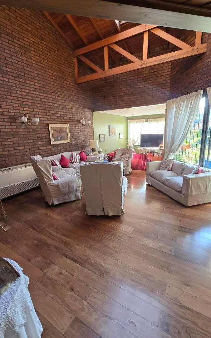 EXCELENTE CASA DE 5 AMB EN LOTE PROPIO 5