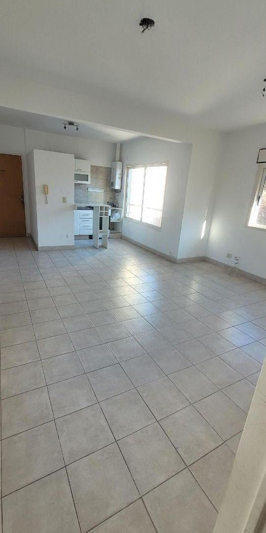 Foto de EXCELENTE DPTO 2 AMB CON EXPENSAS - AYSA Y AGIP INCLUIDOS, imagen 1