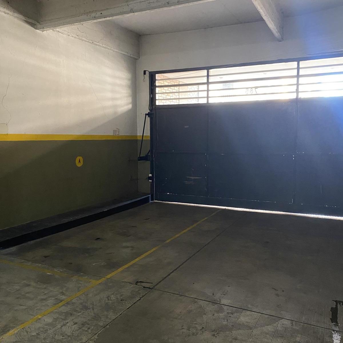 Departamento 4 Ambientes con Cochera en Caballito 3