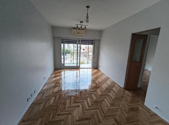 Depto como nuevo 3 amb Cfte Flores 1