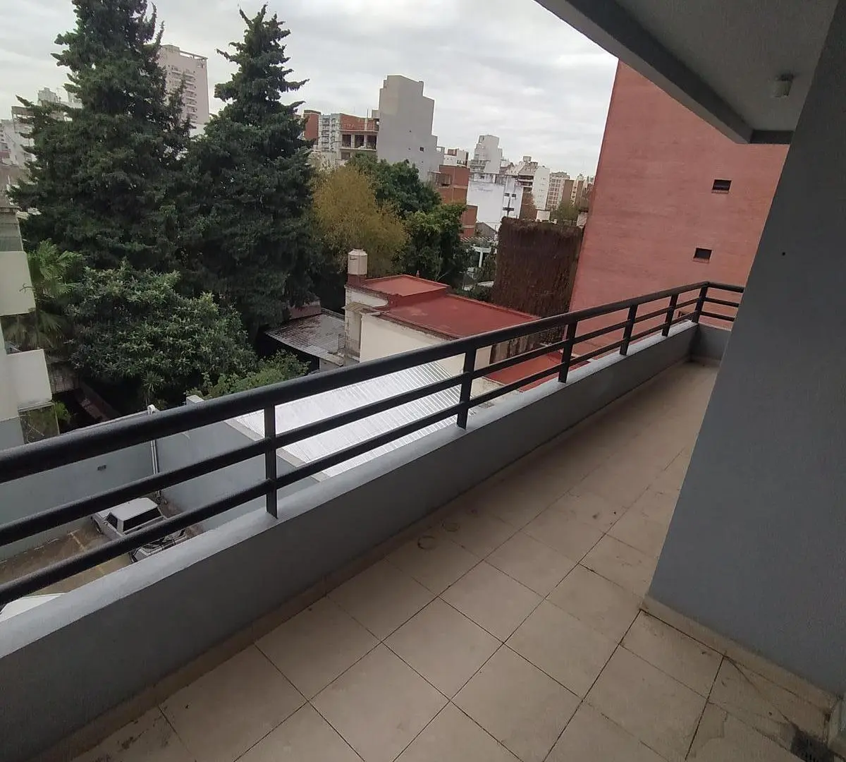 Depto 3 ambientes amplio al CFTE balcon aterrazado 2 baños completos cochera fija 5