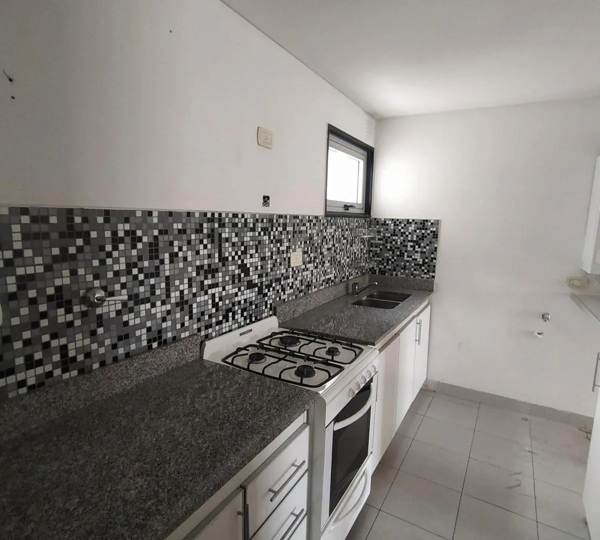 Depto 3 ambientes amplio al CFTE balcon aterrazado 2 baños completos cochera fija 2