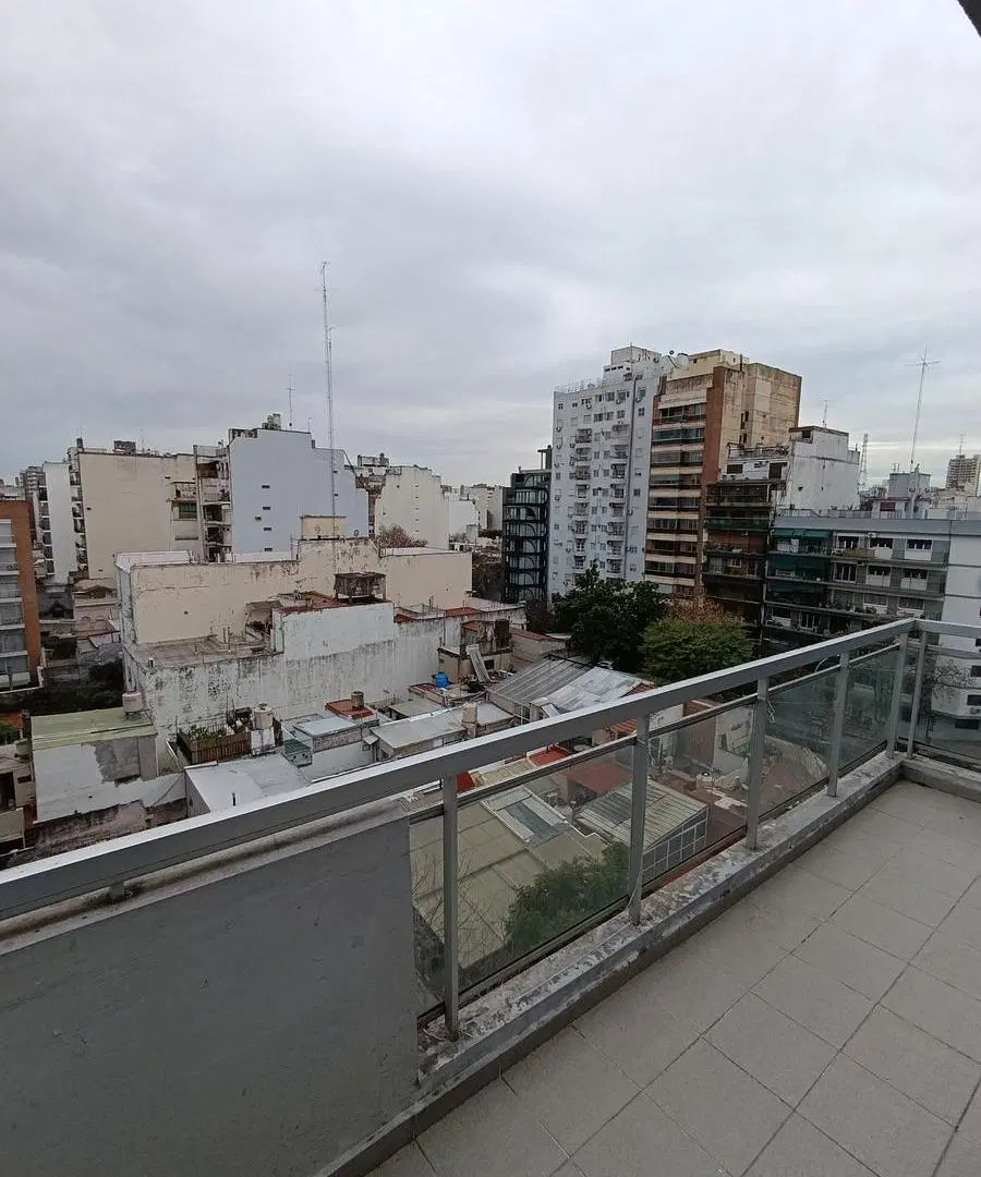 Monoambiente seminuevo piso alto muy luminoso 2