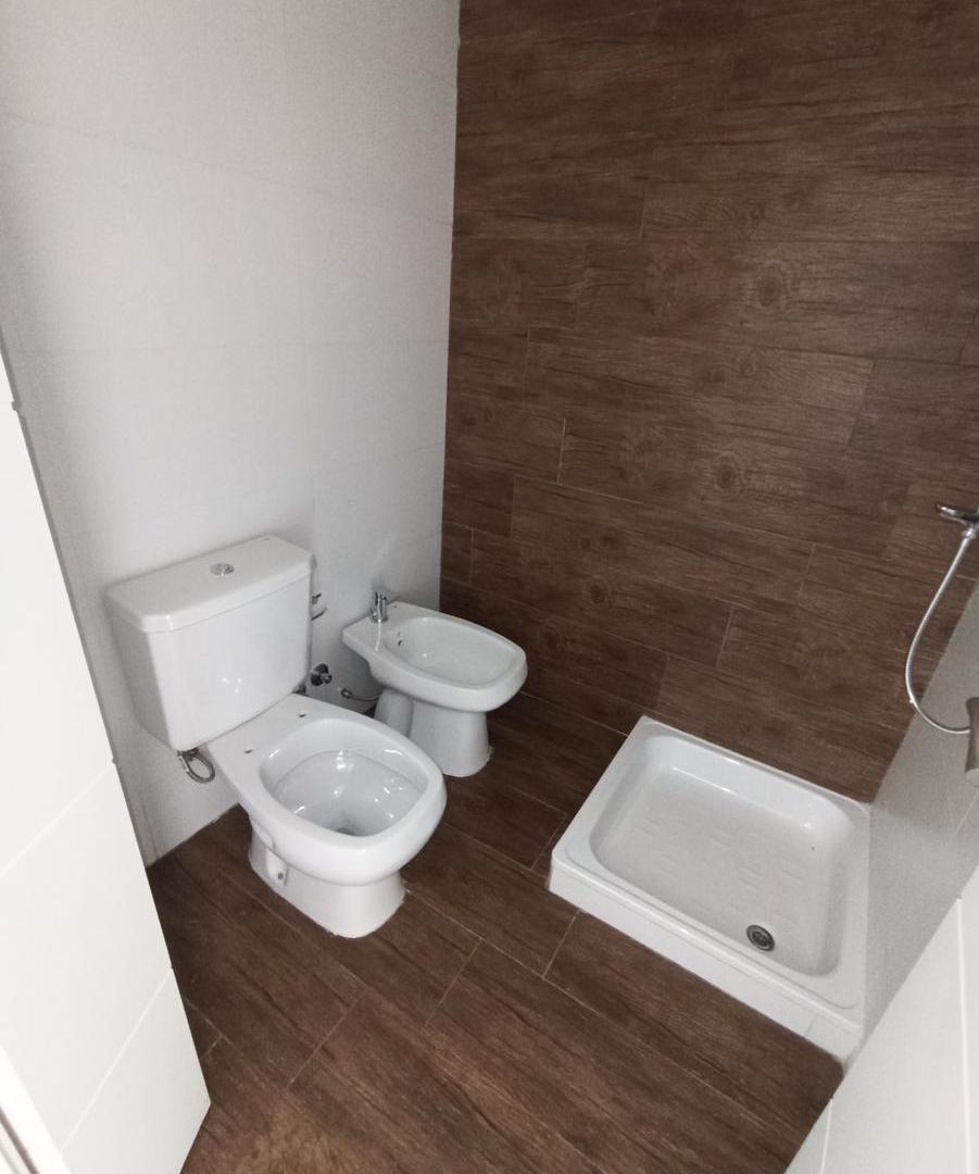 Foto de Piso en venta 5 amb con patio cochera cubierta fija a estrenar Flores, imagen 2