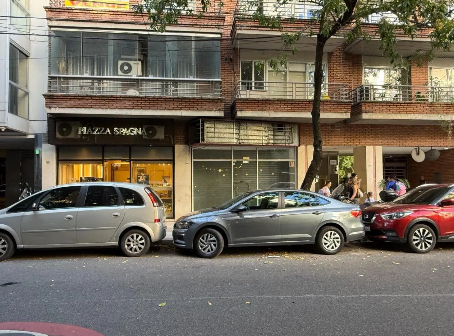 Moderno Local en Palermo amplia vidriera a metros de Av. Las Heras 1