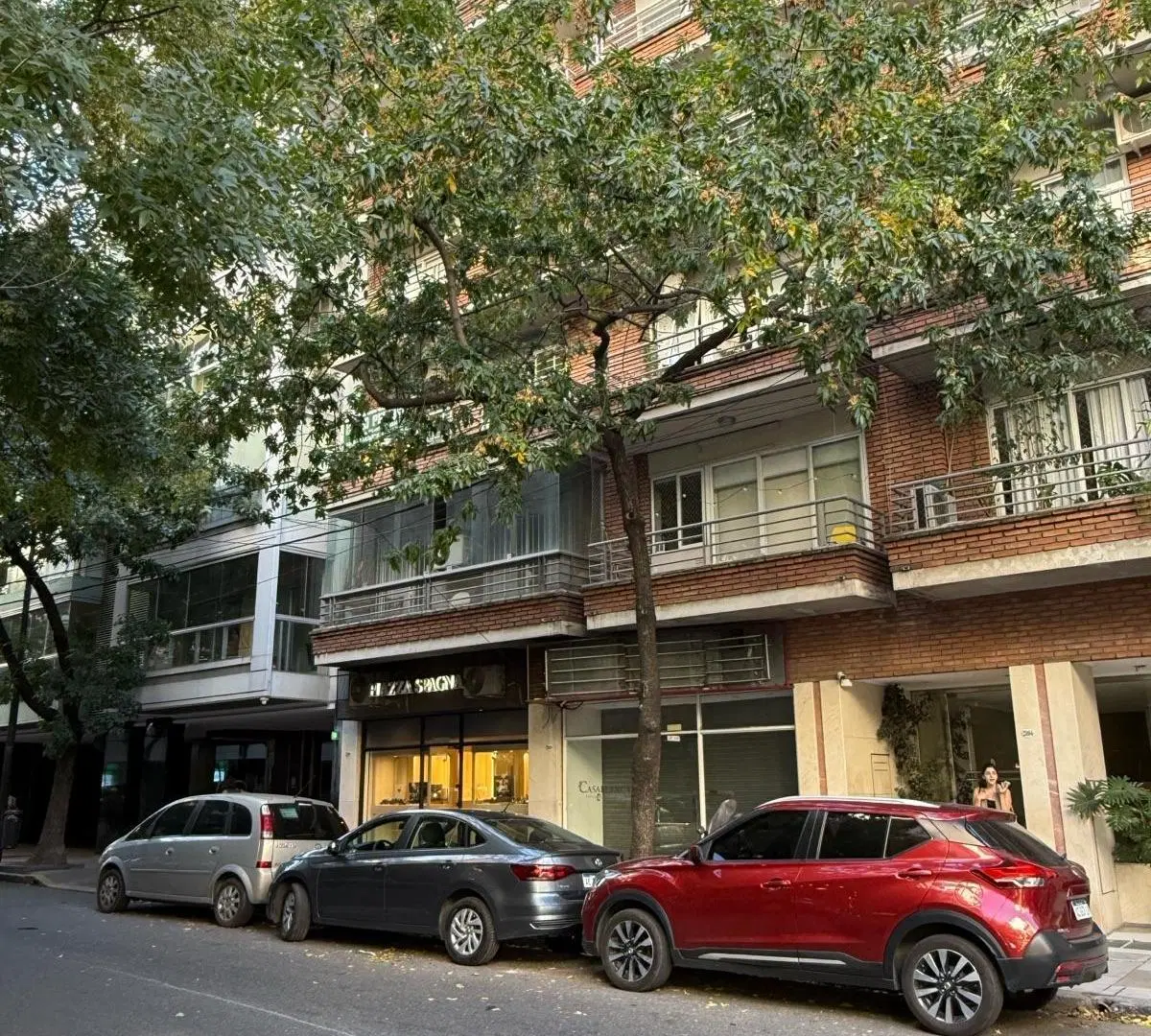 Moderno Local en Palermo amplia vidriera a metros de Av. Las Heras 7