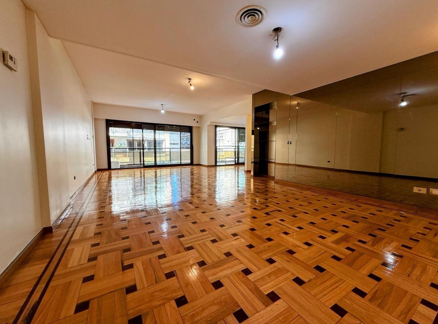 Foto de Piso de 180 m2 Balcón aterrazado y cochera fija en Recoleta a pasos de, imagen 4