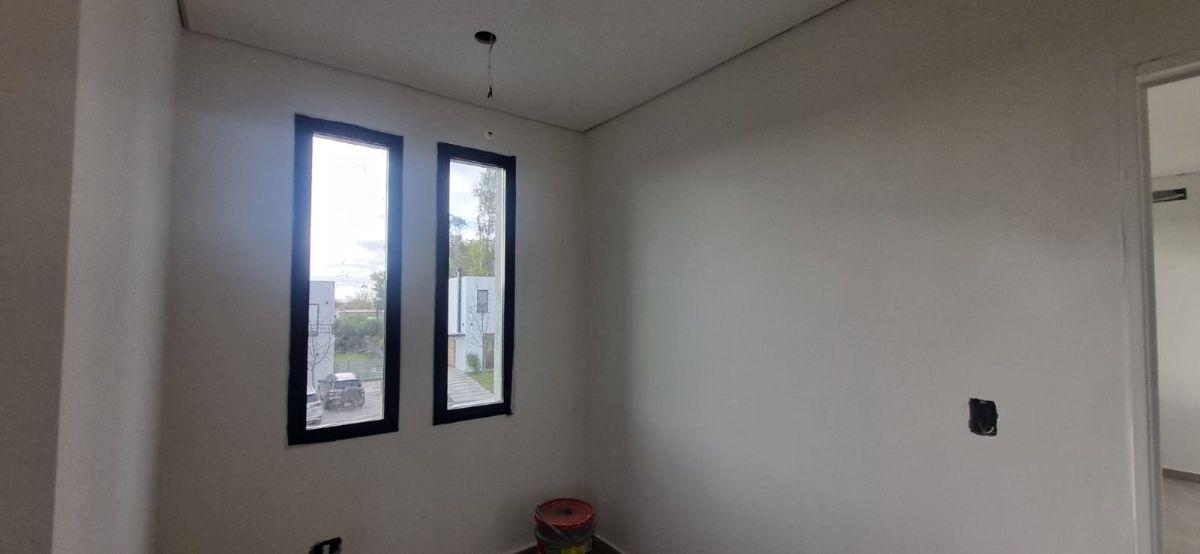 Foto de Casa a estrenar 4 dormitorios, Dormitorio principal en planta baja, imagen 1