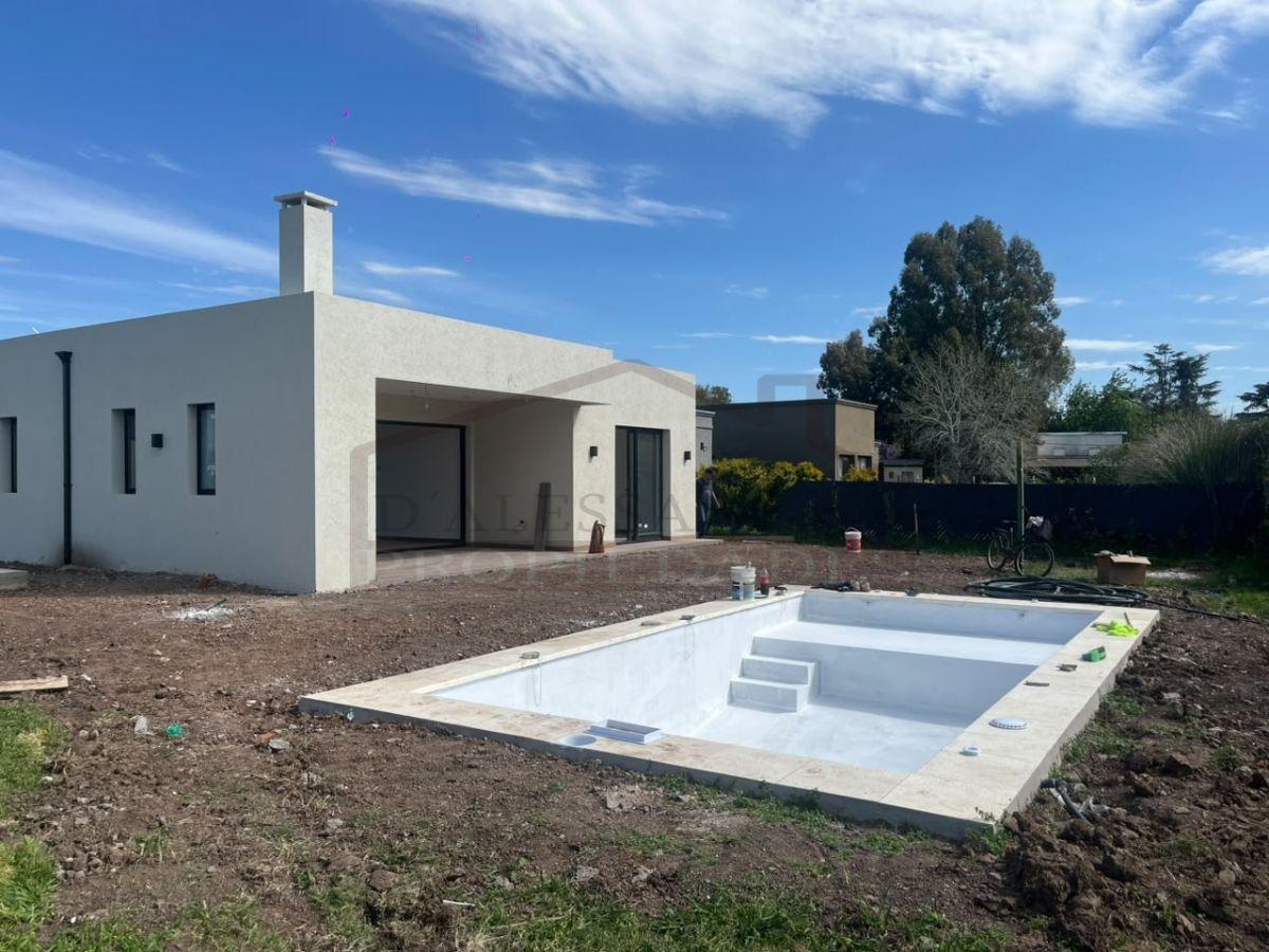 Foto de OPORTUNIDAD SANTA LUCIA CON PISCINA, imagen 1