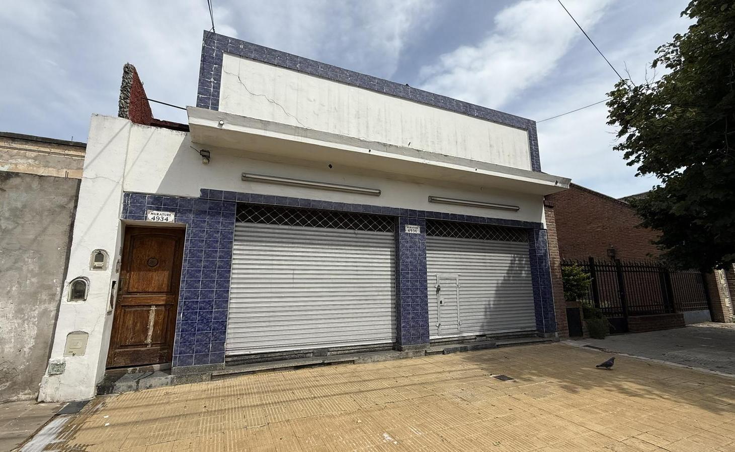 Casa en Venta 5 ambientes  en Velez Sarsfield con local apto frigorífico con departamento y terraza