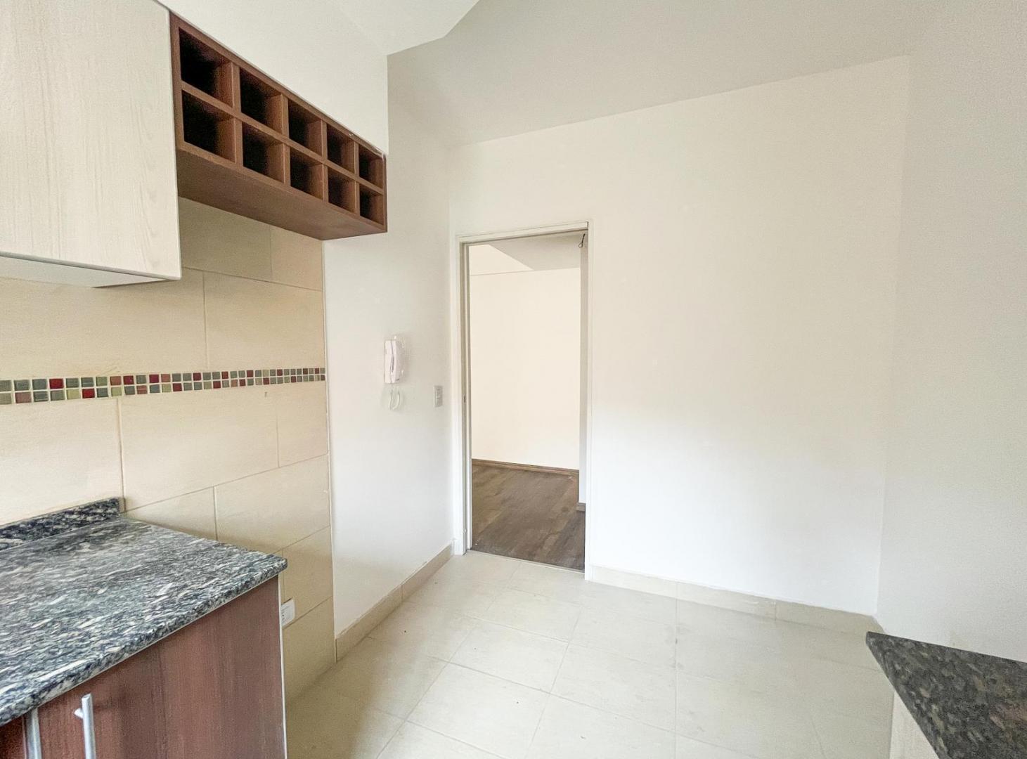 Foto de Departamento de 2 ambientes en Almagro a la venta con terraza propia, imagen 3